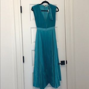 - Brand new with tags Alice and Olivia pleat…